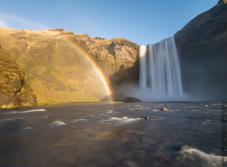 Regenbogen im Wasserfall