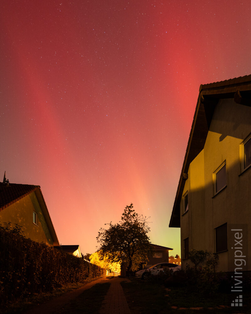 Polarlichter über der Stadt